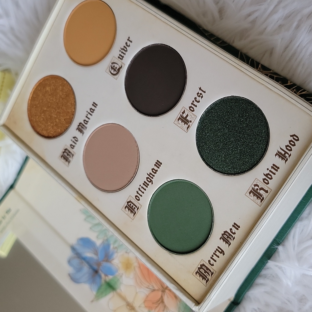 "Robin Hood" Fairy Tales Story Book Cosmetics